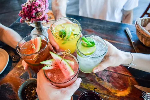 Kreative Zweckentfremdung: Tischkalender als Cocktailkarte für Ihre Sommerparty